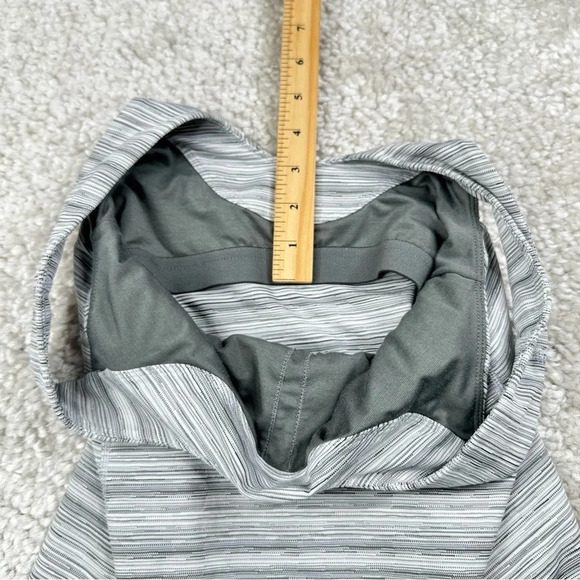 Lululemon Scoop Back Tank in Cyber Stripe White Silver Fox. Size 6 - Picture 13 of 16